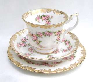ROYAL ALBERT Dimity Rose Trio