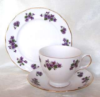 QUEEN ANNE Trio with Violets