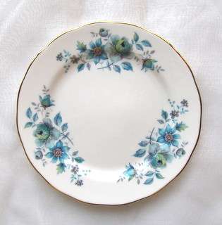 QUEEN ANNE Teaplate with Turquoise Flowers