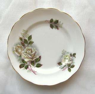 ROYAL STANDARD Teaplate with White Roses