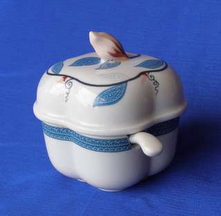 ELIZABETH ARDEN Royal Pavilion Jar with Spoon