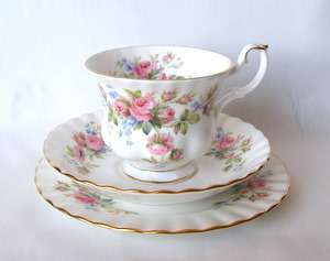 ROYAL ALBERT Moss Rose Trio