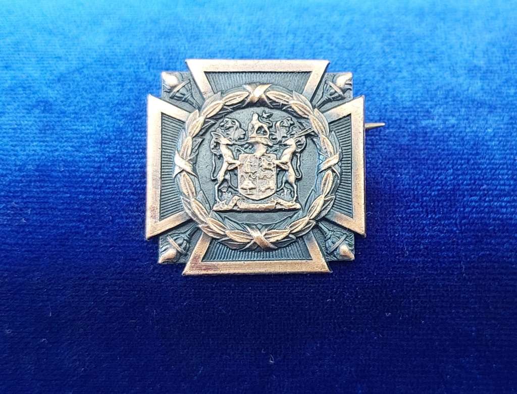 - WW2 South African Memorial Pin ` Death Badge` (Nr 2417) with SAM Stamp -