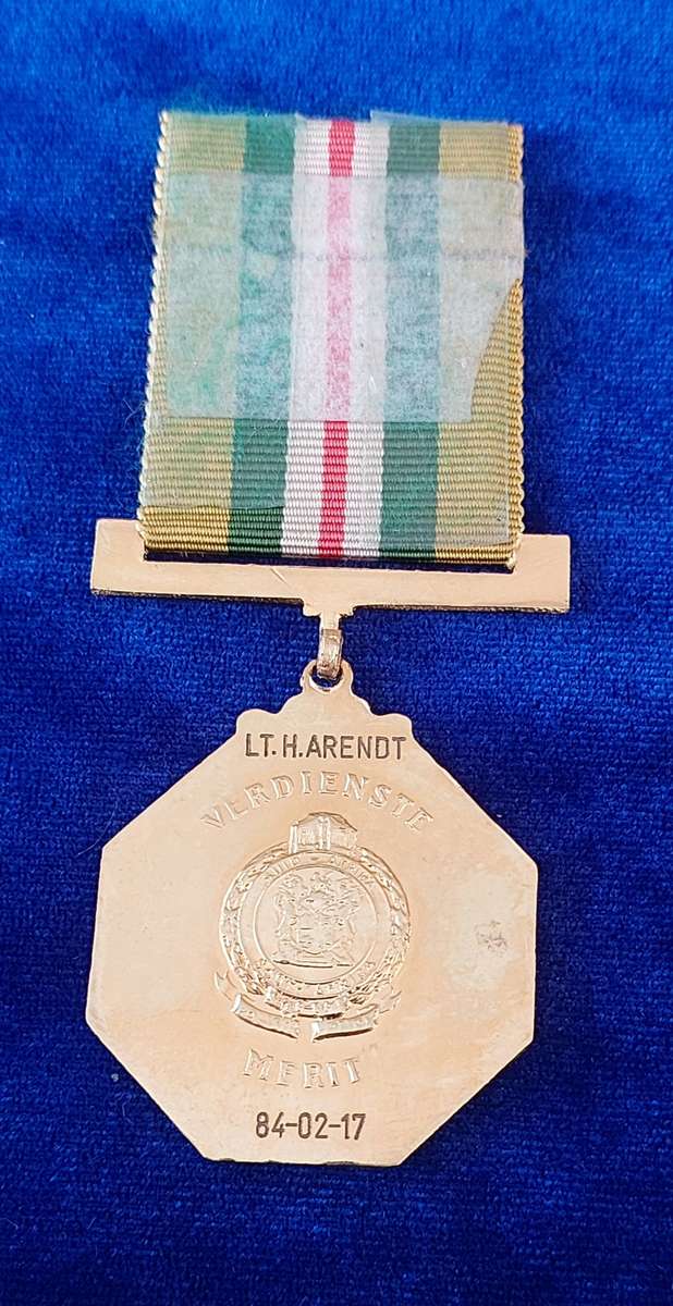 - SA Railway Police (Full Size) Star of Merit Gold to LT. H. Arendt -