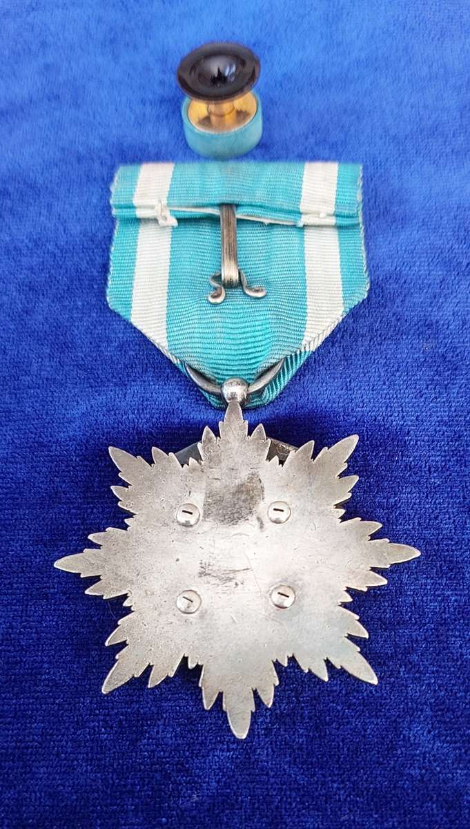 - Scarce Japanese Army order of the Golden Kite Medal 5th Class with a 6th Class Rosette   -