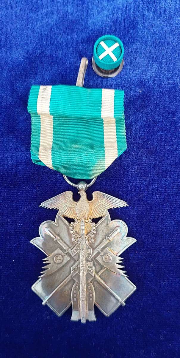 - WW2 Japanese Order of the Golden Kite 7th Class with Rosette Cased -