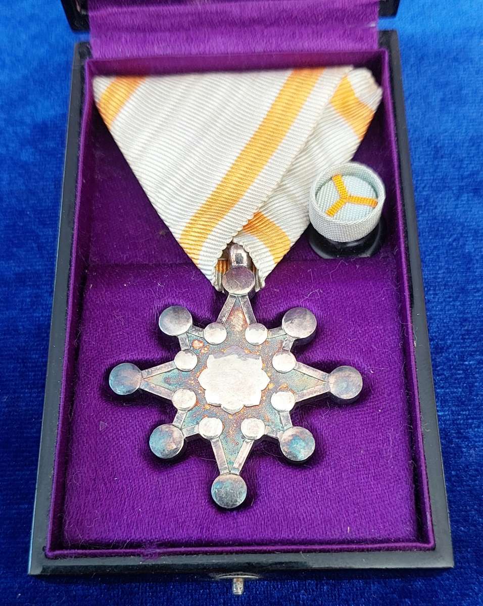 - Japan Order of the Sacred Treasure 8th Class with Rosette in Case of Issue -