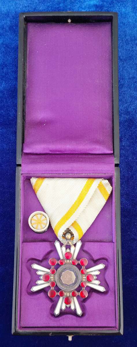 - Japan Order of the Sacred Treasure 5th Class with Rosette in Case of Issue -