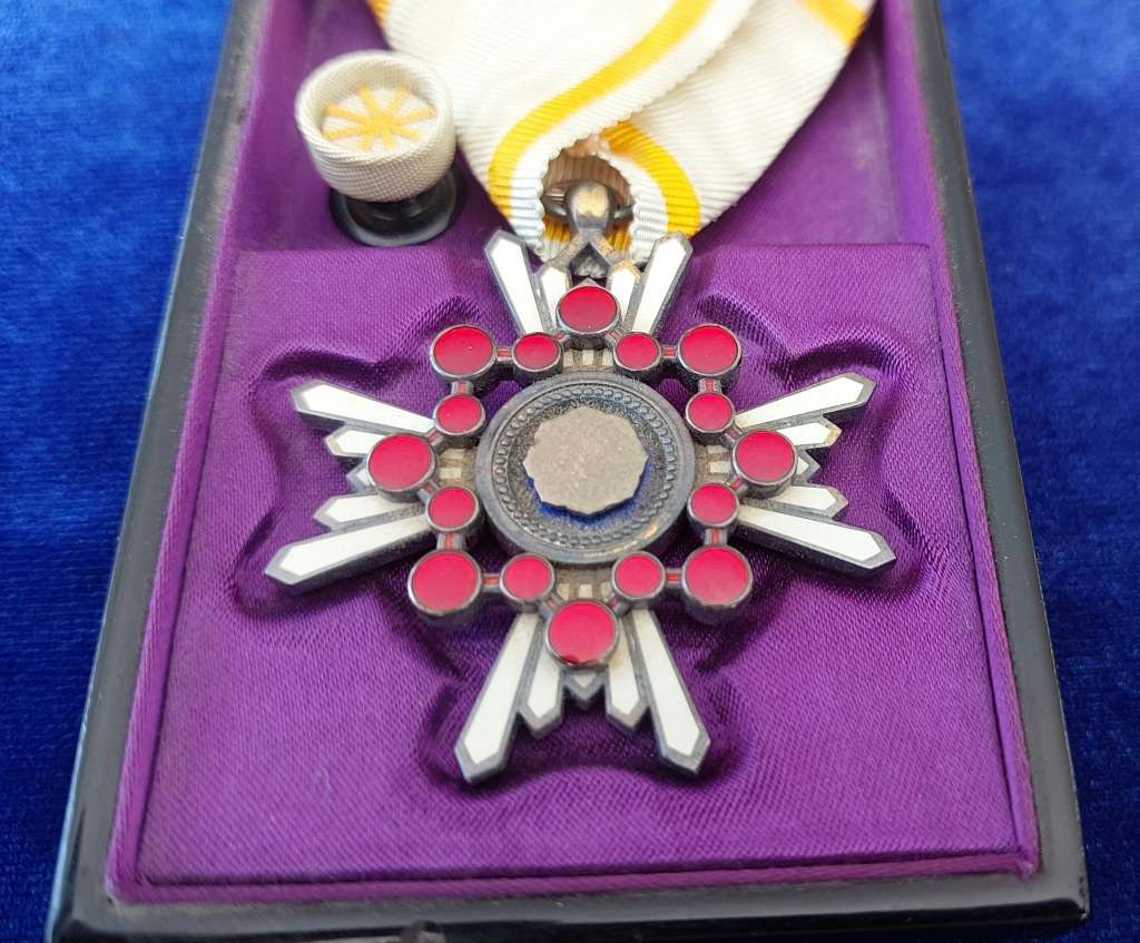 - Japan Order of the Sacred Treasure 5th Class with Rosette in Case of Issue -