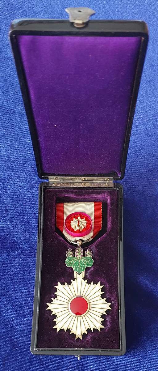 - Imperial Japanese WW2 Order of the Rising Sun 4th Class Medal in Box of Issue -