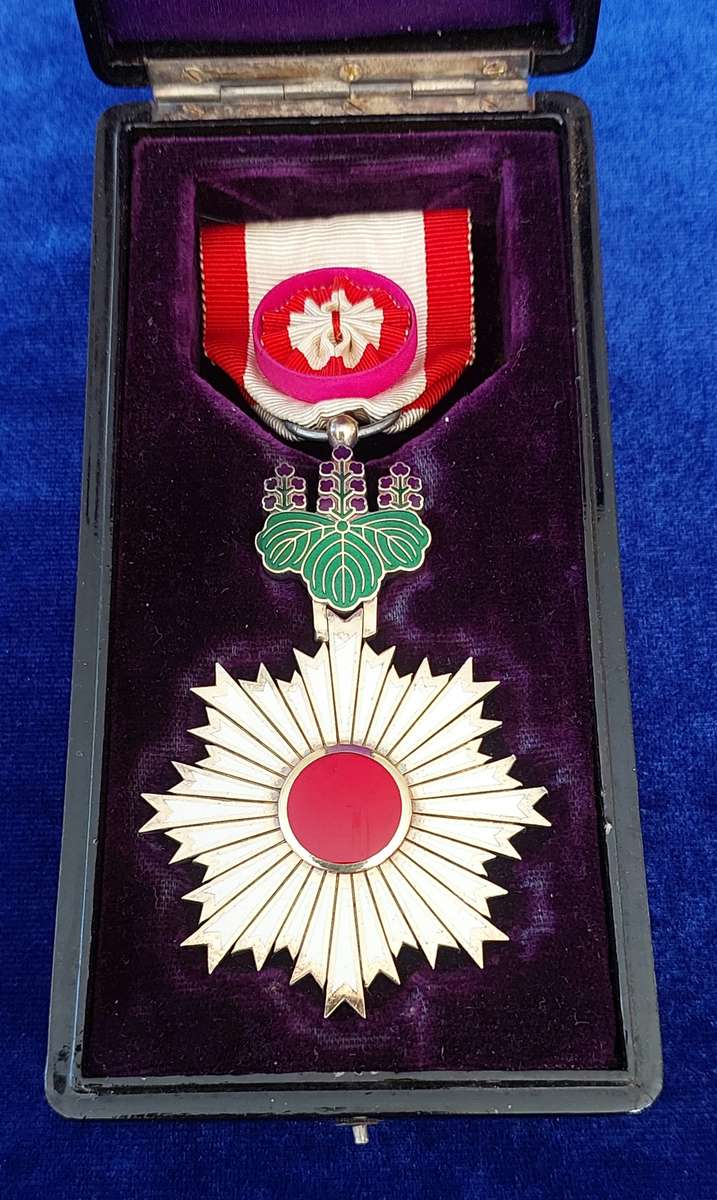 - Imperial Japanese WW2 Order of the Rising Sun 4th Class Medal in Box of Issue -