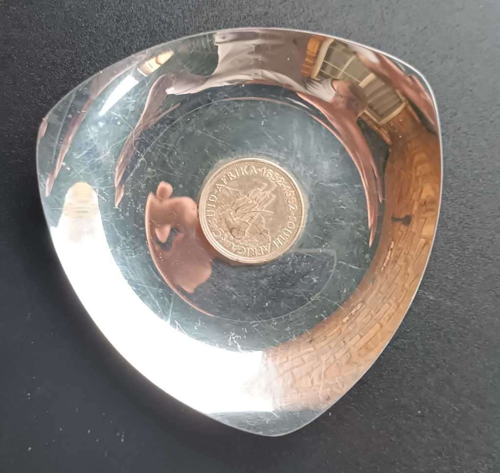 South Africa (1652 - 1952) 5 Shilling coin mounted on stainless steel silver tray/dish