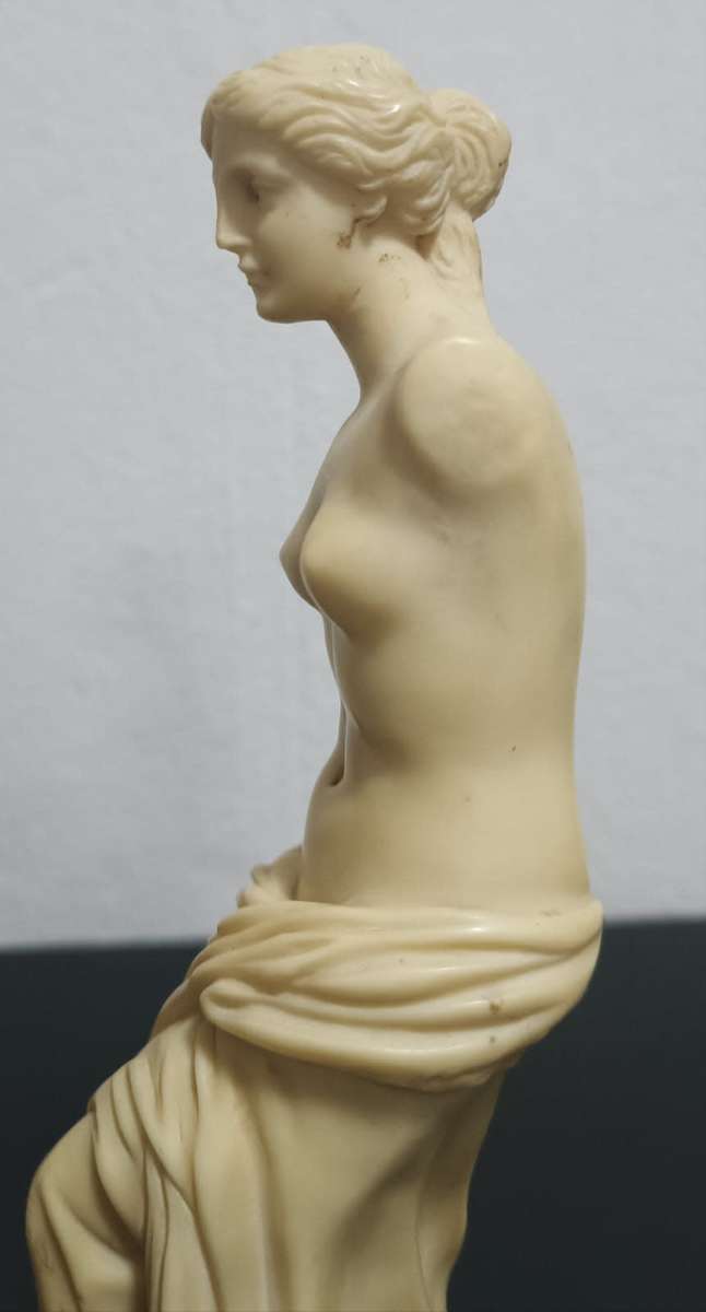 Vintage Venus de Milo (Aphrodite) Reproduction Sculpture