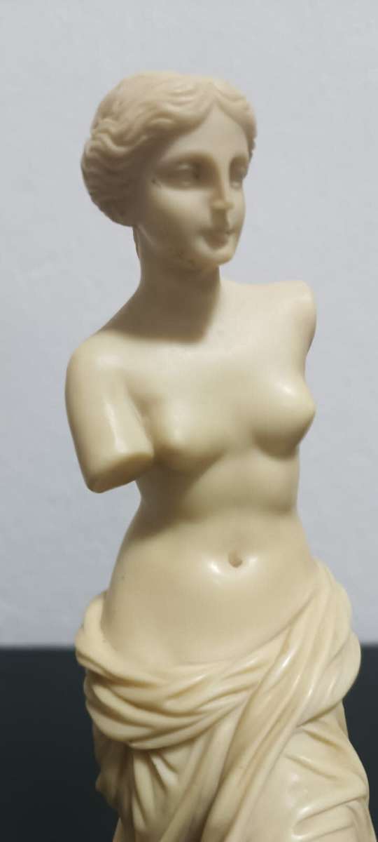 Vintage Venus de Milo (Aphrodite) Reproduction Sculpture