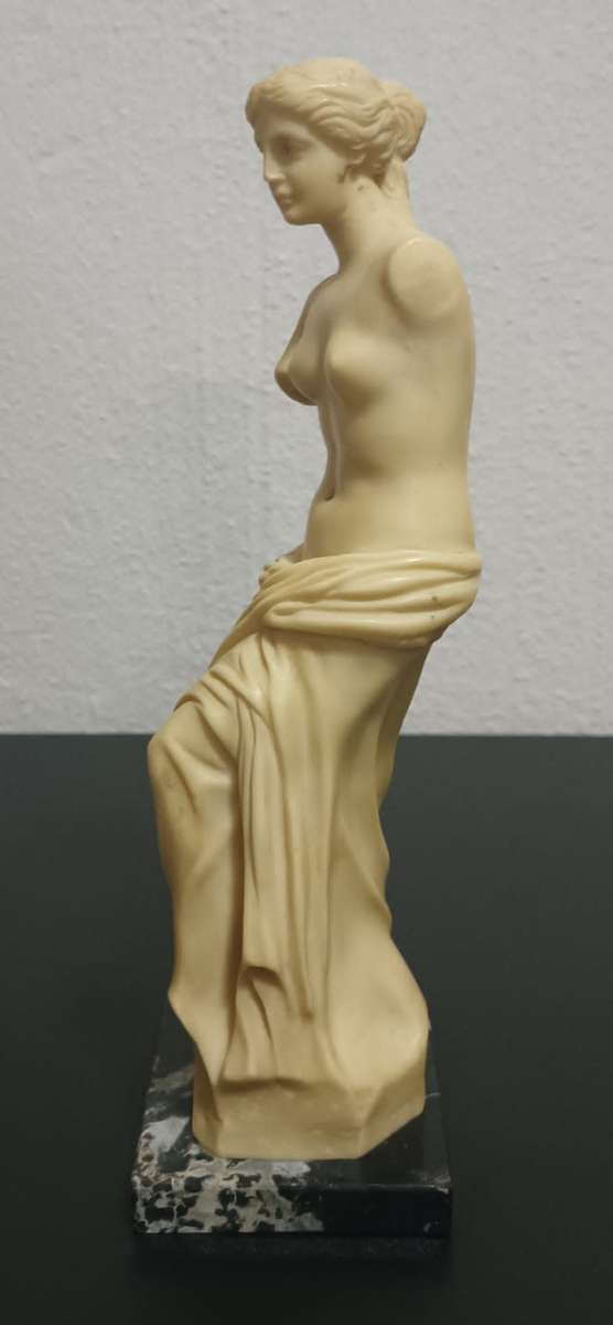 Vintage Venus de Milo (Aphrodite) Reproduction Sculpture
