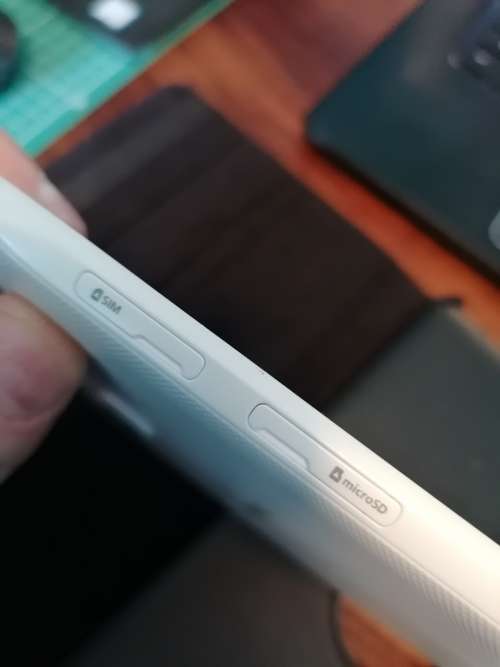 SAMSUNG GALAXY TAB E | WIFI | SIM | 8GB | 9.6` | SM-T561 | 1200 x 800 Pixels