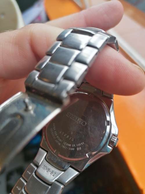 Blue Seiko Quartz with date, steel bracelet