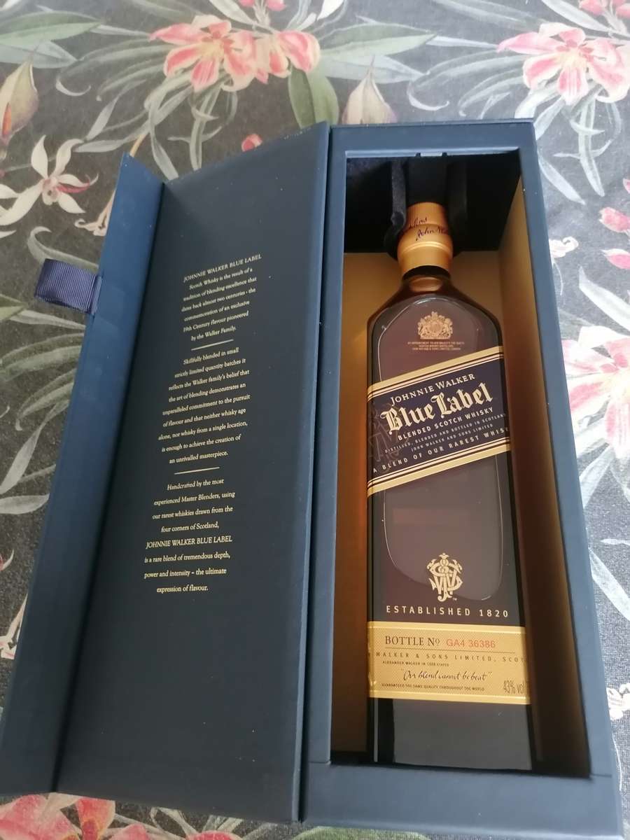 Johnnie Walker  Blue Label Scotch Whisky  (1 x 750 ml)