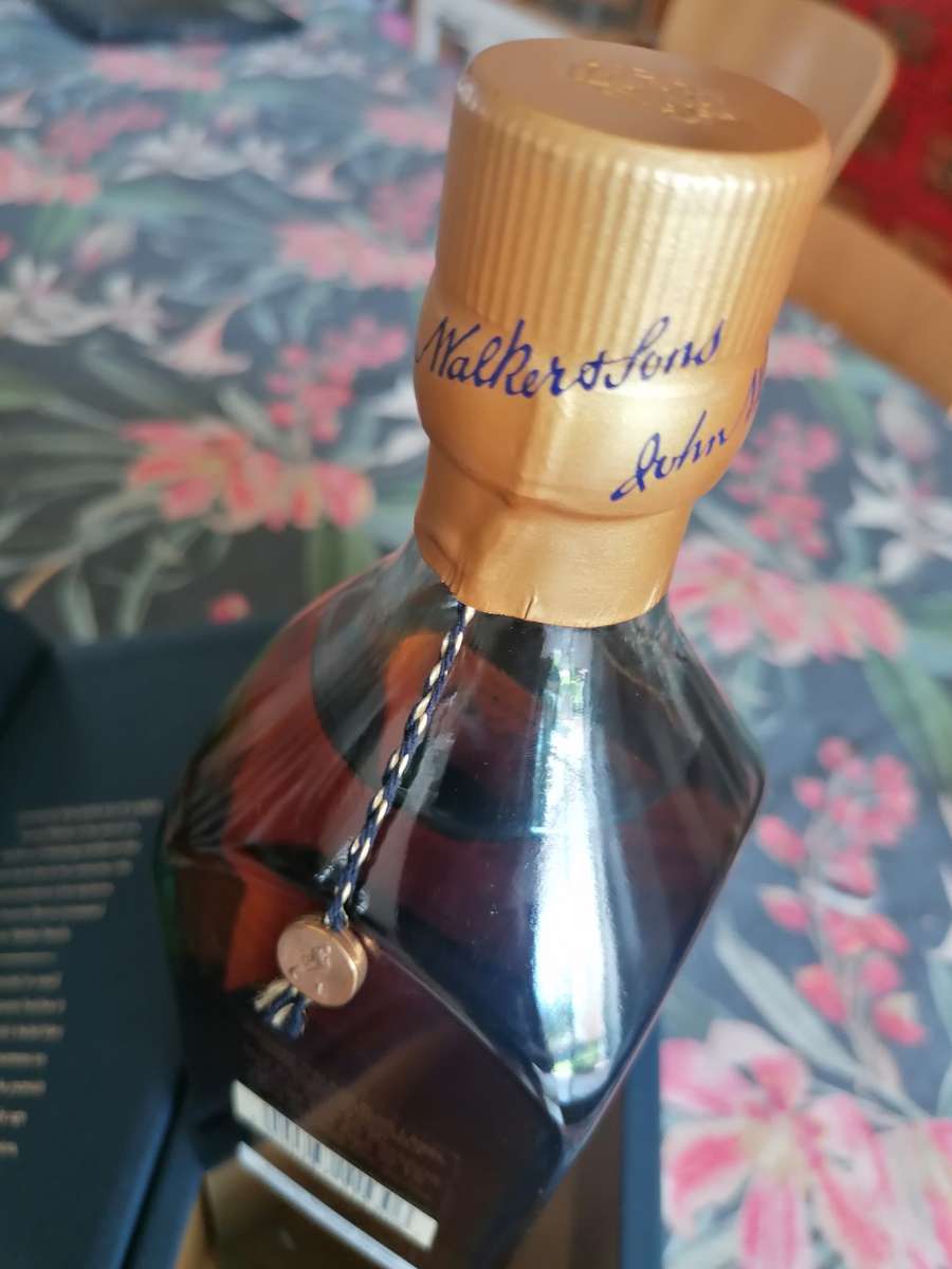 Johnnie Walker  Blue Label Scotch Whisky  (1 x 750 ml)