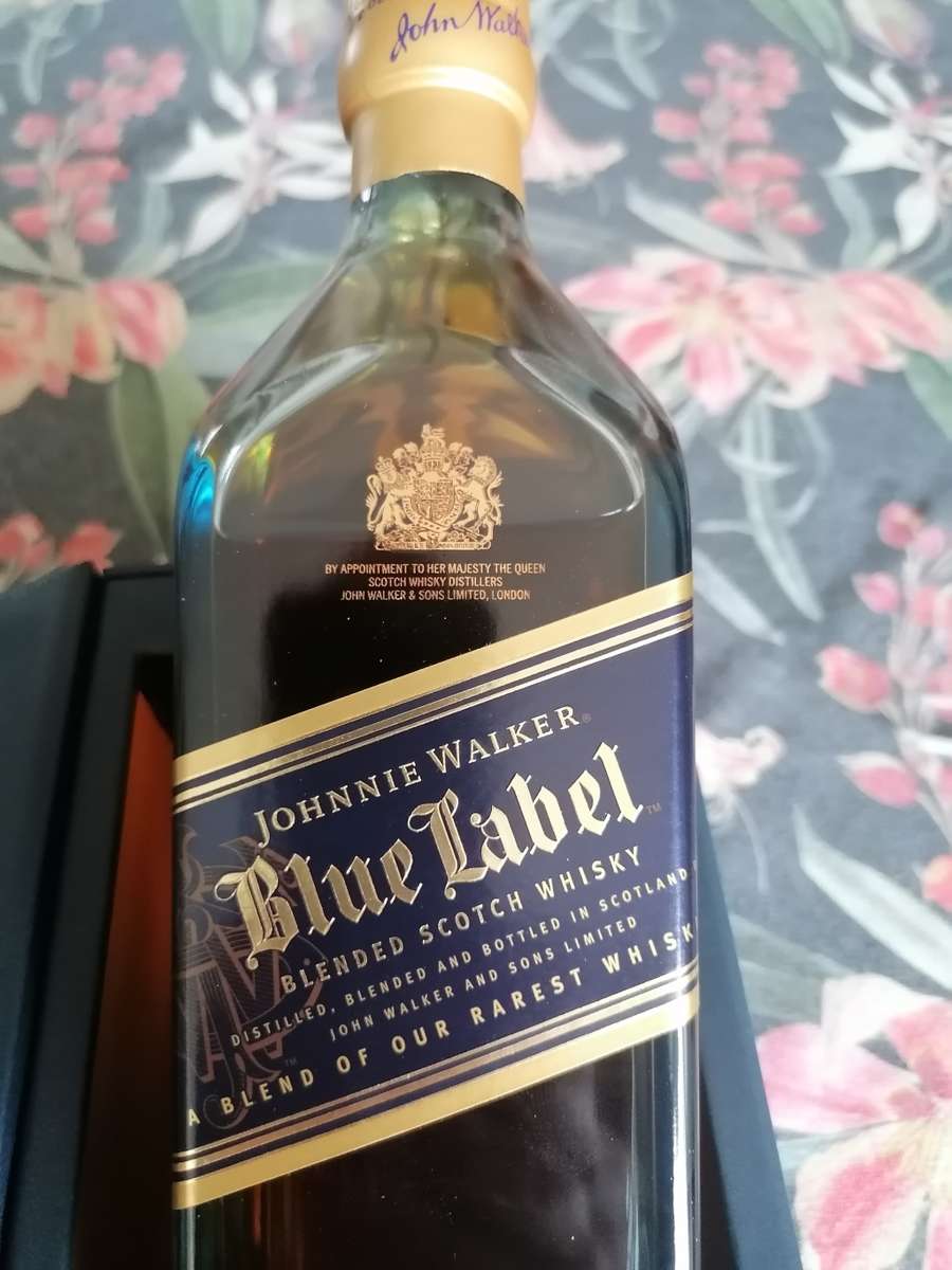 Johnnie Walker  Blue Label Scotch Whisky  (1 x 750 ml)