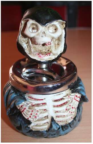 WICKED ASHTRAY - GRUESOME  SKELETON