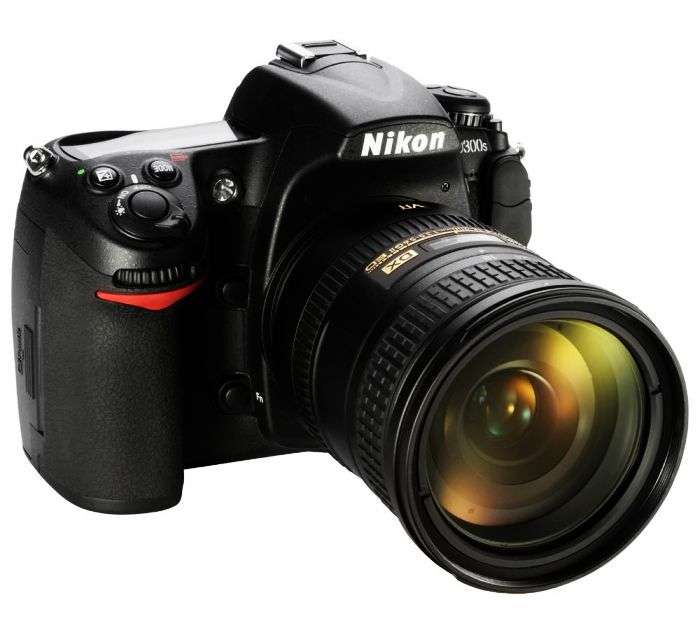 Nikon D300s with Nikon 18-200mm VR ll Lens