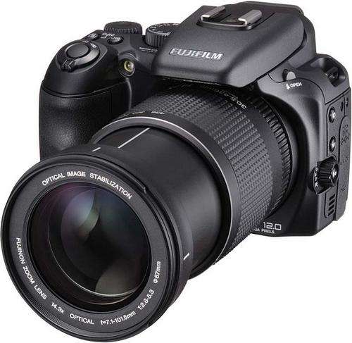 Fuji Finepix S200 EXR 12MP Digital Camera with 14.3x Optical Stabilized Zoom and 2.7 inch LCD