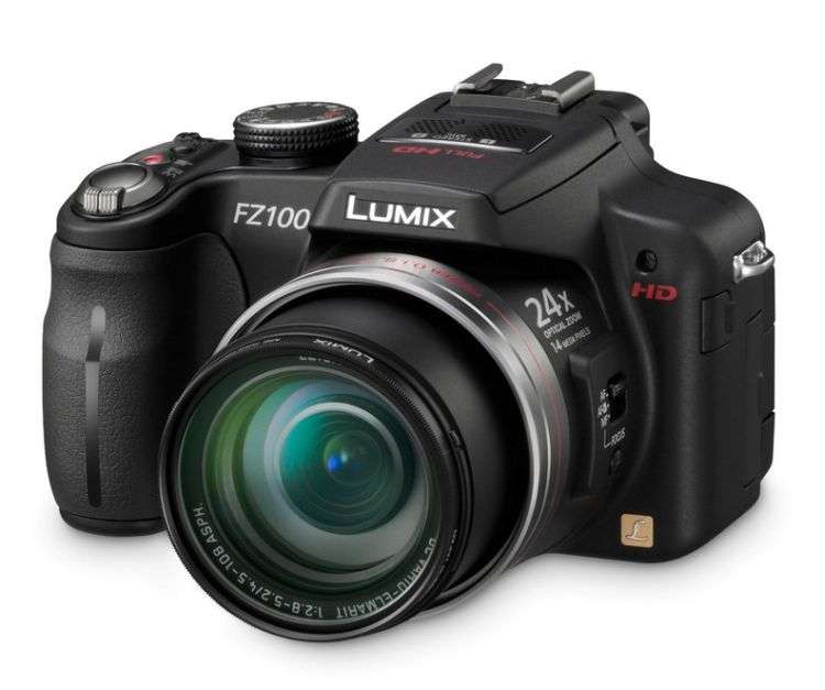 ***LOCAL STOCK*** Panasonic Lumix DMC-FZ100 24x Optical Stabilized Zoom and 3.0-Inch LCD Screen