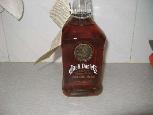 JACK DANIELS 1981  gold medal no 046535