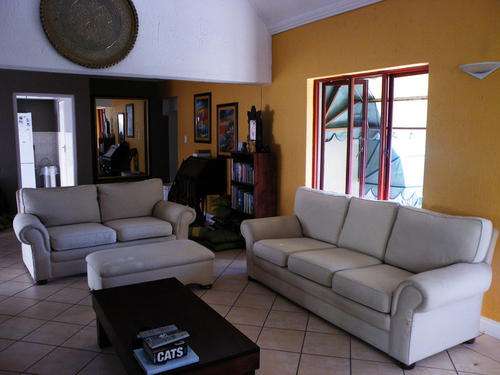 5 Seater Loung Suite with Ottoman for sale!