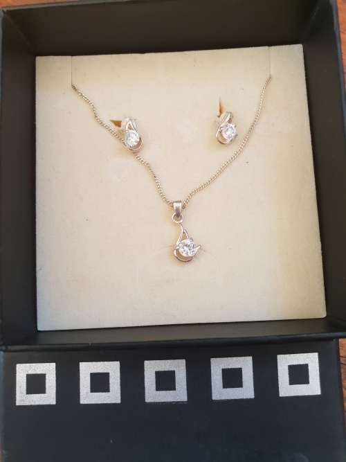 Sterling silver delicate necklace with matching earings