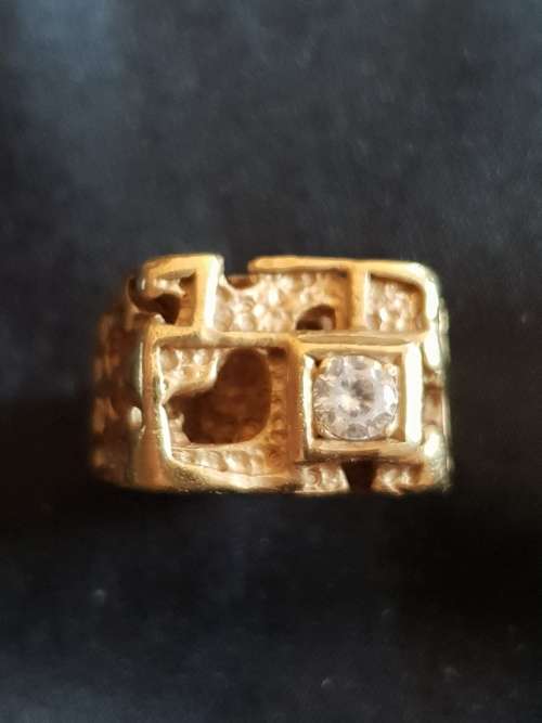18ct solid gold gents ring