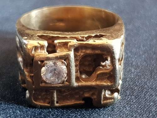 18ct solid gold gents ring