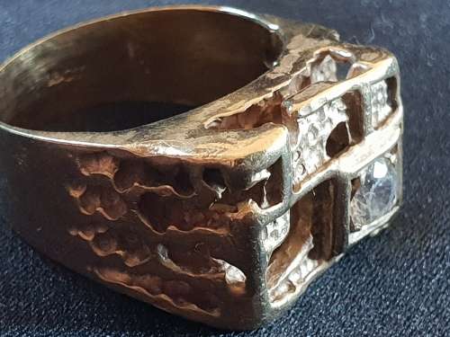 18ct solid gold gents ring