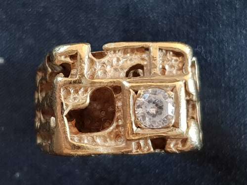 18ct solid gold gents ring