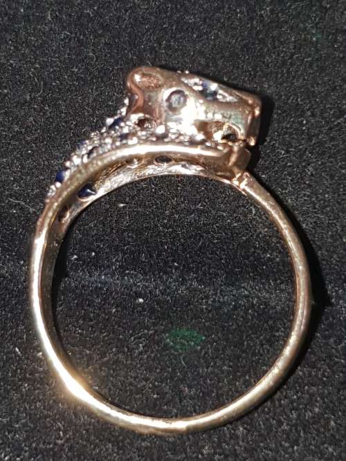 9ct solid gold saphire leopard/ big cat ring