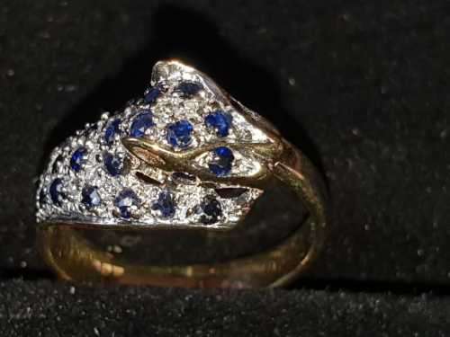 9ct solid gold saphire leopard/ big cat ring