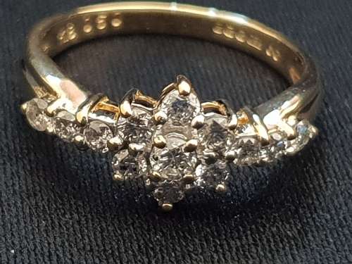 Genuine 18ct yellow gold & Diamond cluster ring Hallmarked