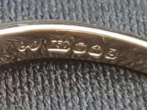 Genuine 18ct yellow gold & Diamond cluster ring Hallmarked