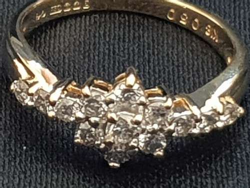 Genuine 18ct yellow gold & Diamond cluster ring Hallmarked
