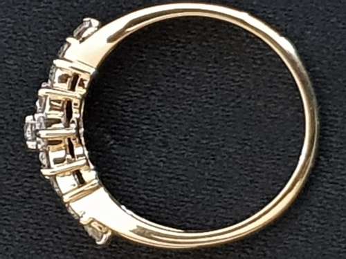 Genuine 18ct yellow gold & Diamond cluster ring Hallmarked