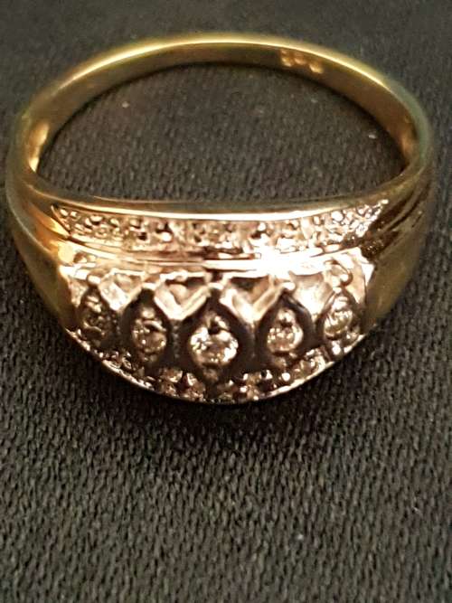 Amazing 9ct yellow and white  gold and genuine diamonds ring