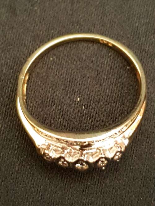 Amazing 9ct yellow and white  gold and genuine diamonds ring