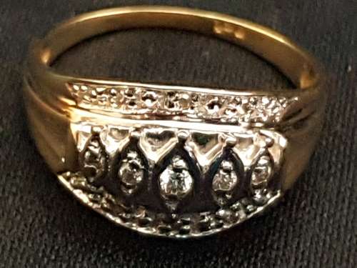 Amazing 9ct yellow and white  gold and genuine diamonds ring