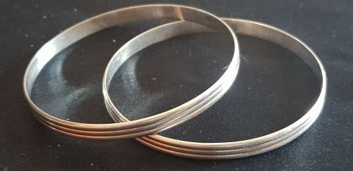 Stunning Set of 2 matching Sterling silver bangles