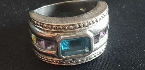 9ct white gold blue and pink stone ring