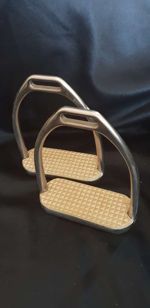 Set of Stainless steel Horse riding stirrup with non slip pads