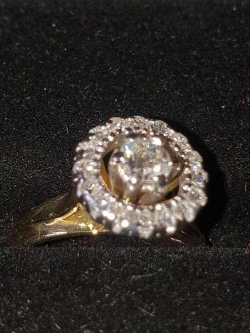 NOT TO BE MISSED! Genuine 18ct white gold and Diamond Haylow ring