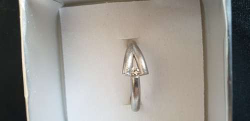 Genuine 18ct white gold hand designed ring with 1 genuine solitaire .10 carat diamond