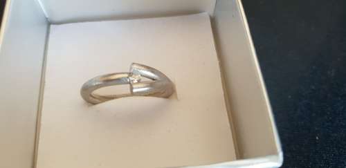 Genuine 18ct white gold hand designed ring with 1 genuine solitaire .10 carat diamond